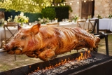Cochon Grillé à Domicile Prix traiteur broche Tarifs 2026